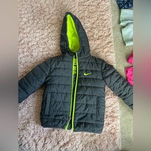 Nike boys puffer coat like new
